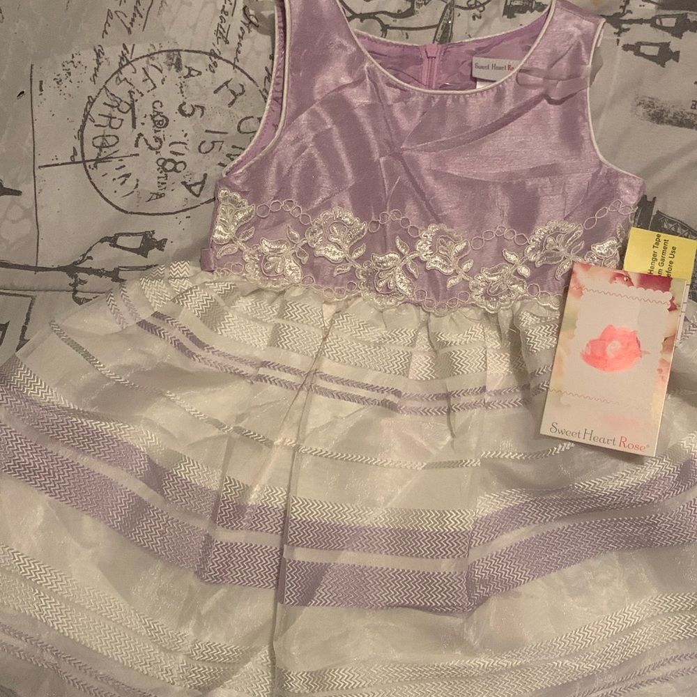 Beautiful dress size 3 sweet heart rose